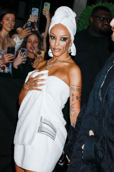 rita ora leaked|Doja Cat and Rita Ora bare nipples in Met Galas。